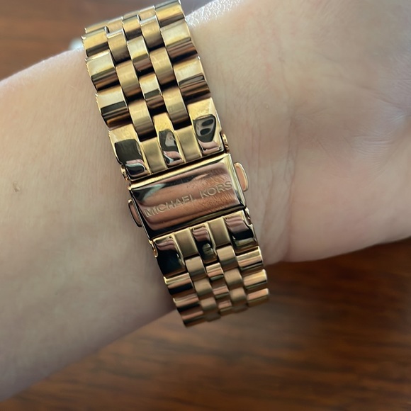 Michael Kors rose gold watch - Picture 4 of 5